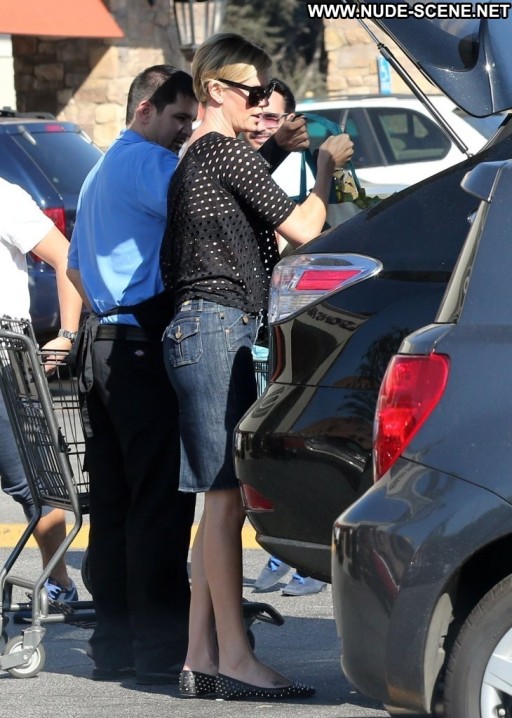 Charlize Theron Celebrity Posing Hot Beautiful Straight Babe High Resolution