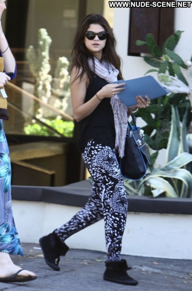 Selena Gomez Los Angeles Celebrity Babe High Resolution Posing Hot