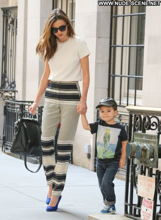 Miranda Kerr No Source Beautiful High Resolution Posing Hot Babe