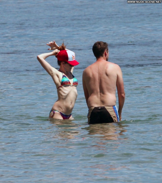 Alyson Hannigan Malibu Beach High Resolution Bikini Posing Hot Babe