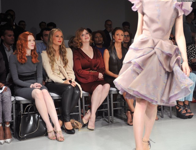 Christina Hendricks Fashion Show Celebrity Fashion Babe Beautiful