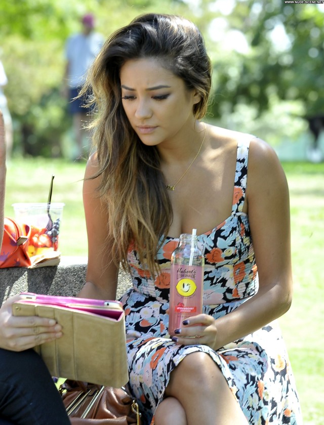 Shay Mitchell Los Angeles Candids Beautiful High Resolution Babe