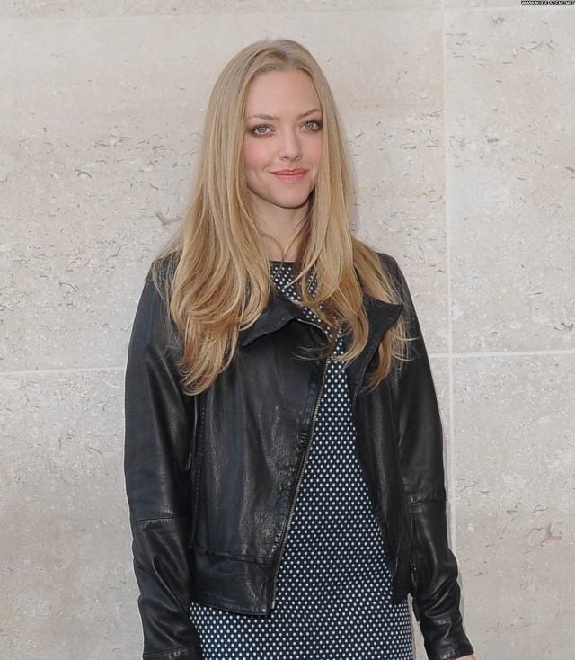 Amanda Seyfried No Source London Posing Hot Celebrity Babe High