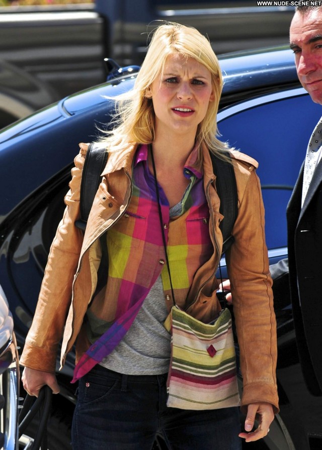 Claire Danes Lax Airport High Resolution Beautiful Lax Airport Posing