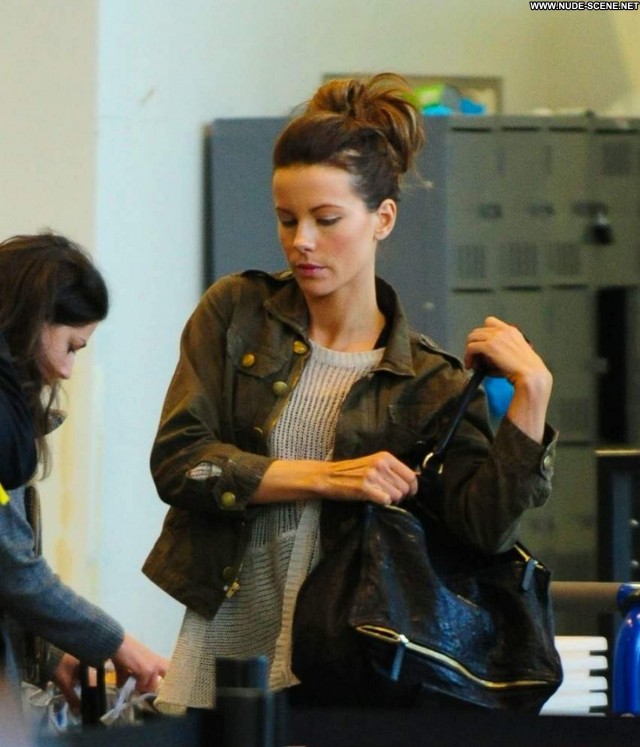 Kate Beckinsale Lax Airport Lax Airport Posing Hot Celebrity Babe