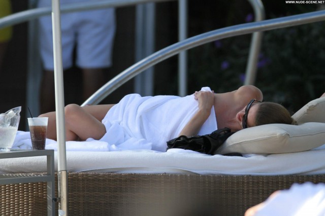 Angelina Jolie Good Morning America Posing Hot Poolside Hotel