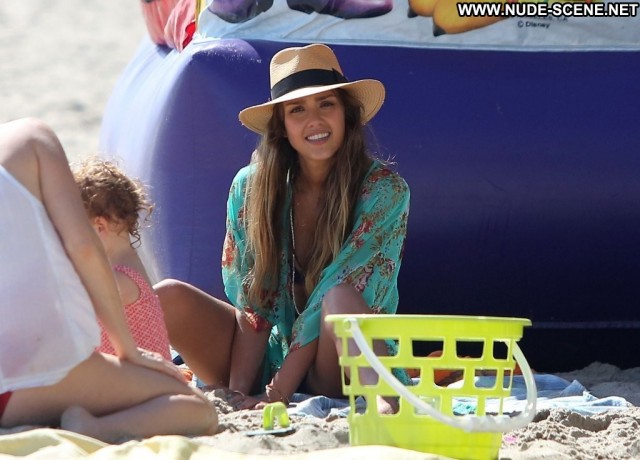 Jessica Alba Beautiful High Resolution Posing Hot Beach Celebrity