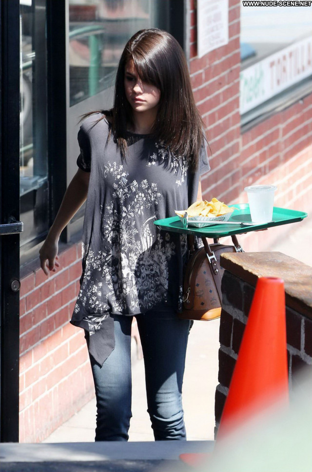 Selena Gomez No Source Celebrity Babe Beautiful Restaurant Posing Hot
