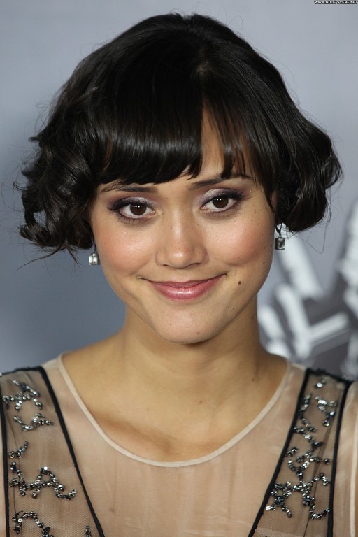 Dia Frampton High Resolution Party Straight Beautiful Live Babe Posing Hot Celebrity