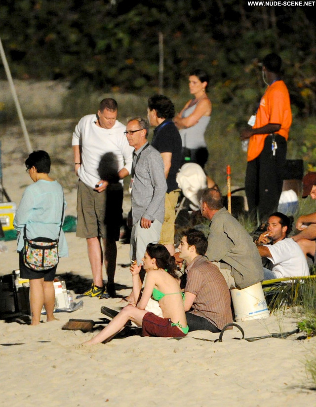 Robert Pattinson Breaking Dawn Beach Celebrity Posing Hot Beautiful