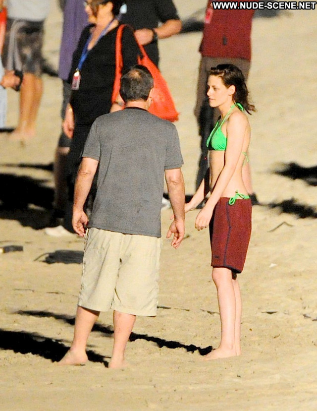 Robert Pattinson Breaking Dawn Beautiful Beach Posing Hot Celebrity