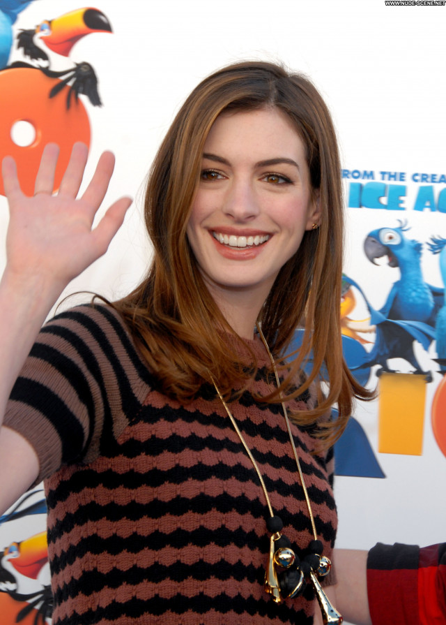 Anne Hathaway Los Angeles Babe Posing Hot High Resolution Celebrity