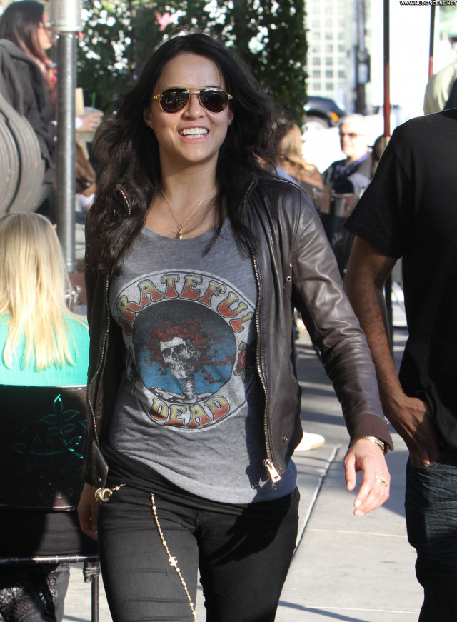 Michelle Rodriguez Michelle Posing Hot Beautiful Babe High Resolution
