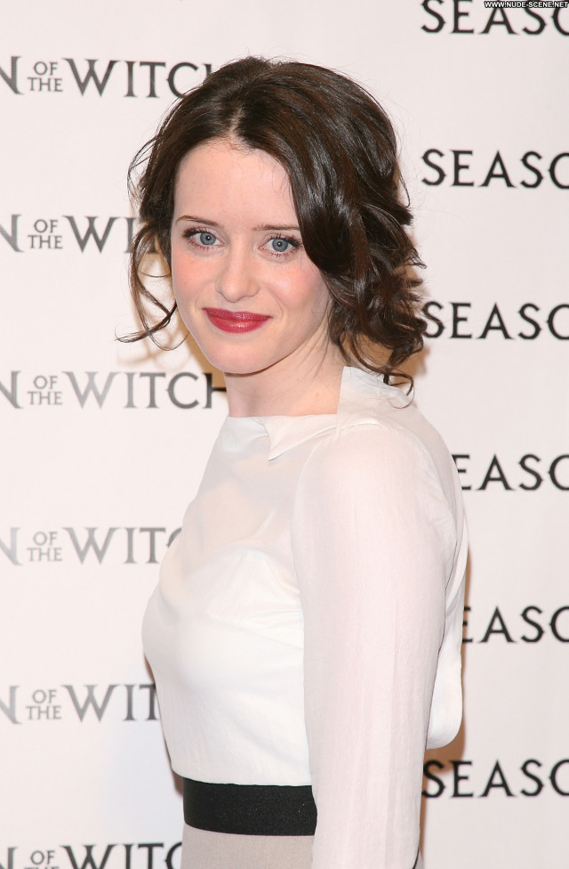 Claire Foy New York Posing Hot High Resolution New York Beautiful