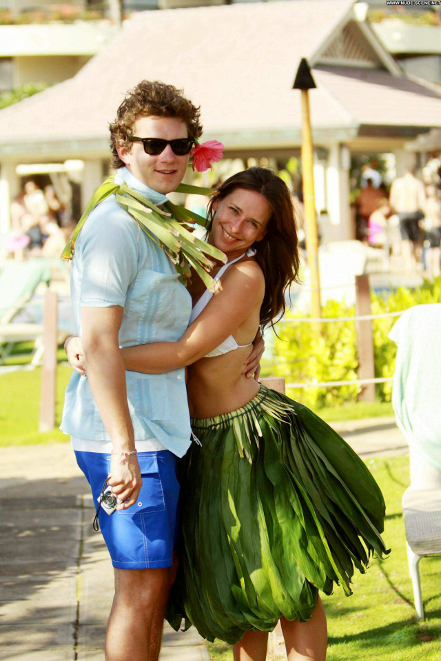 Jennifer Love Hewitt Vacation High Resolution Posing Hot Celebrity
