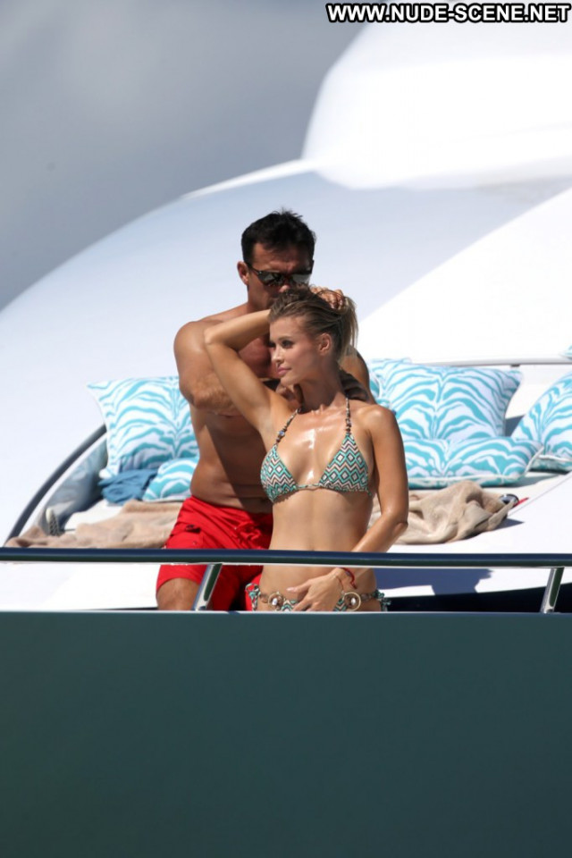 Joanna Krupa No Source Posing Hot Usa Topless Beautiful Bikini Babe
